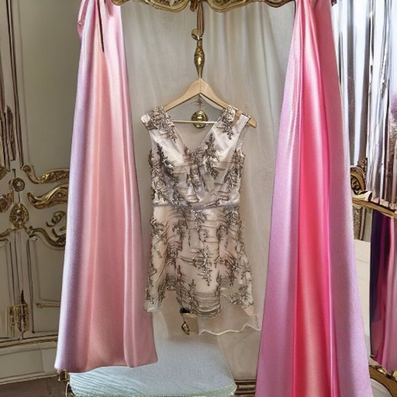 Elegant cocktail or engagement dinner party dress - Picture 7 of 8